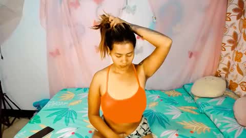 Snapshot of 2girls__dream chatting on September 28, 7:17 am samantha sharon online show from September 28, 7:17 am