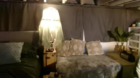 2hungrichards23 online show from April 10, 7:51 pm