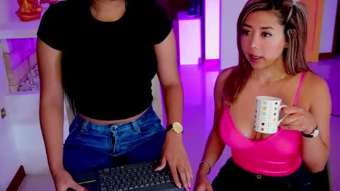 independent model online show from March 6, 9:03 am