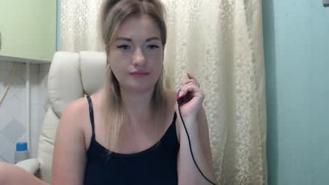 Snapshot of 3sweetcandy3 chatting on October 1, 10:52 pm 3sweetcandy3 online show from October 1, 10:52 pm