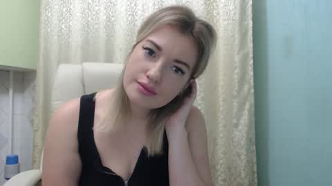 Snapshot of 3sweetcandy3 chatting on December 7, 11:29 pm 3sweetcandy3 online show from December 7, 11:29 pm