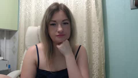Snapshot of 3sweetcandy3 chatting on October 16, 11:03 pm 3sweetcandy3 online show from October 16, 11:03 pm