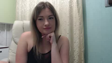 Snapshot of 3sweetcandy3 chatting on October 20, 10:48 pm 3sweetcandy3 online show from October 20, 10:48 pm