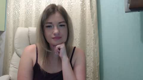 Snapshot of 3sweetcandy3 chatting on October 14, 10:46 pm 3sweetcandy3 online show from October 14, 10:46 pm