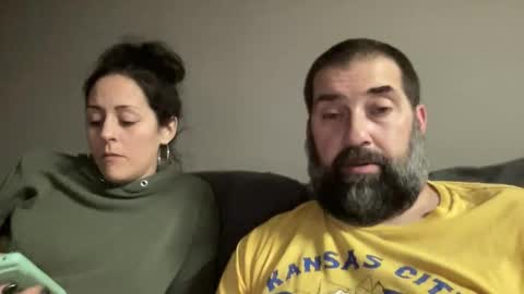 Snapshot of 420kc_couple chatting on October 17, 1:31 am KC420Couple online show from October 17, 1:31 am