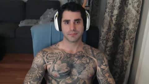 Snapshot of 420randomguy chatting on October 13, 2:02 am Anomander Rake online show from October 13, 2:02 am