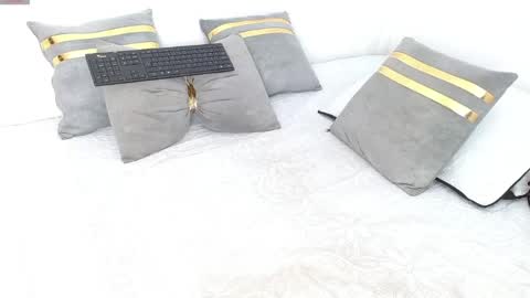 493ashlyfoxx online show from April 18, 2:24 am