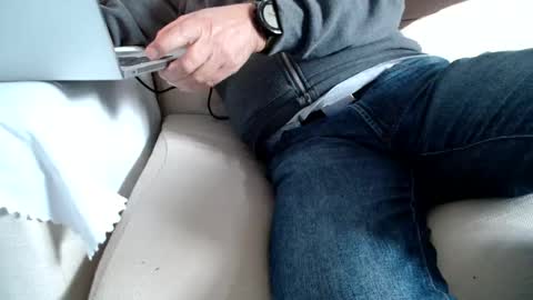 F E L I X -  -  F O ll O W      M E  online show from December 27, 2:43 pm