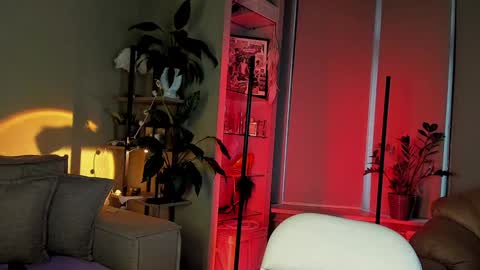 Snapshot of 5_in_one chatting on December 6, 7:37 am Sunshine online show from December 6, 7:37 am