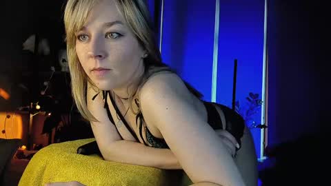 Snapshot of 5_in_one chatting on December 18, 7:47 am Sunshine online show from December 18, 7:47 am