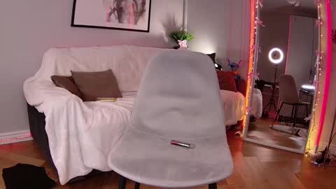 Loren Wood online show from February 25, 6:01 pm