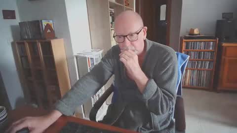 Snapshot of 7thsojourn chatting on October 14, 7:11 am Papi online show from October 14, 7:11 am