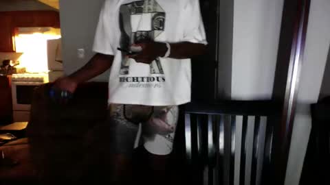 NoFaceNoCase online show from April 20, 11:30 pm