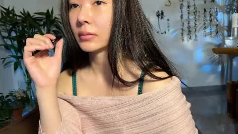 lily online show from April 8, 6:05 am