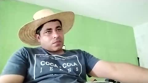 Snapshot of 9vinhocamshow chatting on February 20, 4:47 pm 9vinhocamshow online show from February 20, 4:47 pm