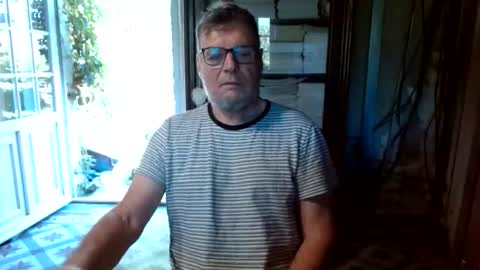 _123_voyeur_ online show from April 9, 12:11 pm