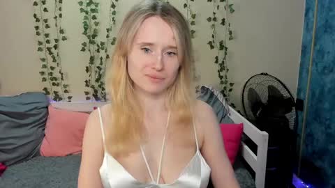 Snapshot of _adel_brooks_ chatting on February 10, 6:35 pm adel online show from February 10, 6:35 pm