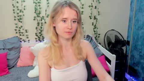 Snapshot of _adel_brooks_ chatting on February 3, 6:39 pm adel online show from February 3, 6:39 pm