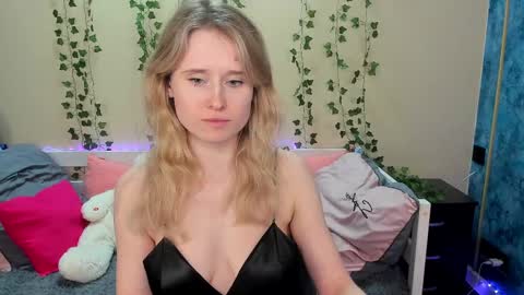 Snapshot of _adel_brooks_ chatting on March 2, 9:32 pm adel online show from March 2, 9:32 pm