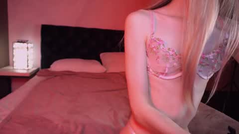 Snapshot of _adrian_the_one chatting on October 5, 8:16 pm adrian online show from October 5, 8:16 pm