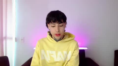 _alexblunt_ online show from December 23, 4:39 pm