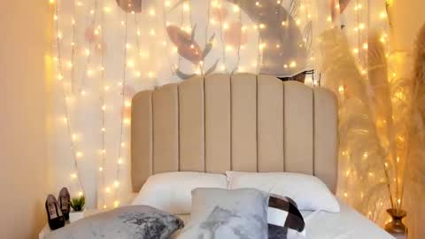 Allondra  online show from March 8, 2:45 am