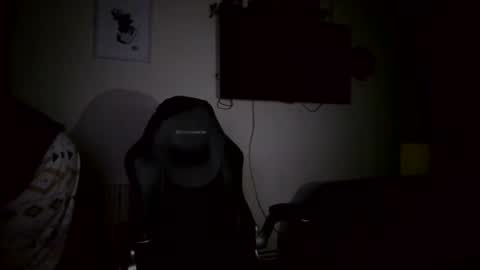 _ambar_xx online show from April 18, 12:23 am