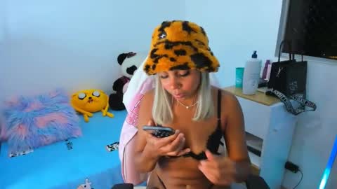 Analia online show from December 7, 11:29 pm