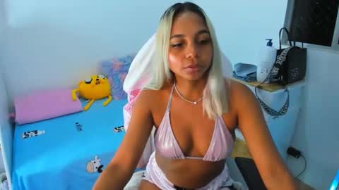 Analia online show from December 6, 3:24 am