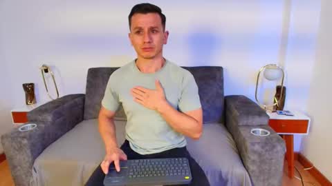 Snapshot of _andrewfalcon2 chatting on September 28, 1:09 pm _andrewfalcon2 online show from September 28, 1:09 pm
