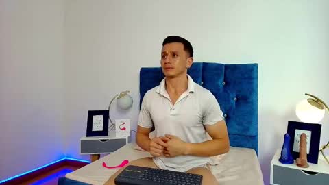 Snapshot of _andrewfalcon2 chatting on February 7, 12:39 pm _andrewfalcon2 online show from February 7, 12:39 pm