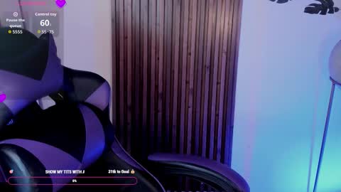   online show from March 10, 12:42 pm