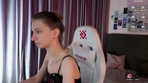 _ash_leyy_ online show from March 10, 1:32 am