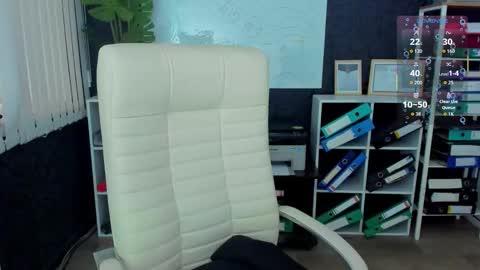 _ash_leyy_ online show from October 18, 5:00 am