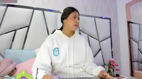 Aura online show from September 10, 3:07 am