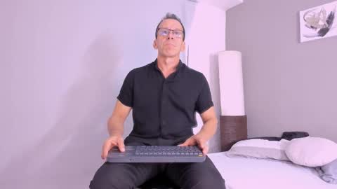 Snapshot of _axelking_ chatting on October 15, 11:55 am _axelking_ online show from October 15, 11:55 am