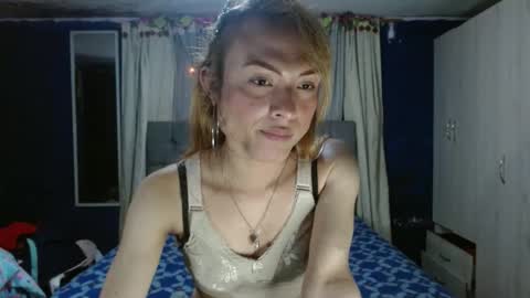 Snapshot of _azalea_65 chatting on October 5, 1:36 am _azalea_65 online show from October 5, 1:36 am