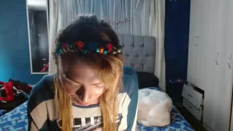 Snapshot of _azalea_65 chatting on October 22, 7:04 pm _azalea_65 online show from October 22, 7:04 pm
