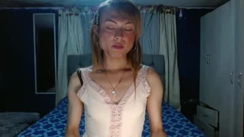 Snapshot of _azalea_65 chatting on October 7, 2:18 am _azalea_65 online show from October 7, 2:18 am