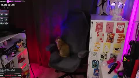 Snapshot of _biscuitty chatting on September 25, 6:26 pm Alice .. online show from September 25, 6:26 pm