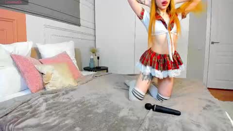Snapshot of _bunnydollstella_ chatting on March 5, 1:42 am Stella online show from March 5, 1:42 am