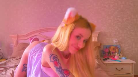 Snapshot of _bunnydollstella_ chatting on September 18, 5:55 am Stella online show from September 18, 5:55 am