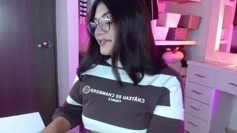 Snapshot of _camilaaaa__ chatting on September 24, 1:40 pm online show from September 24, 1:40 pm