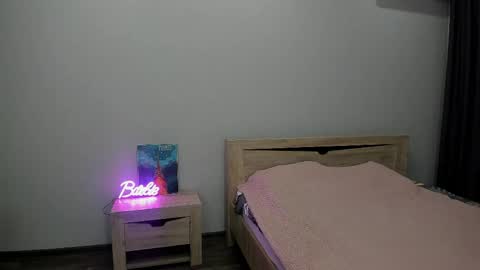   online show from March 31, 9:48 pm