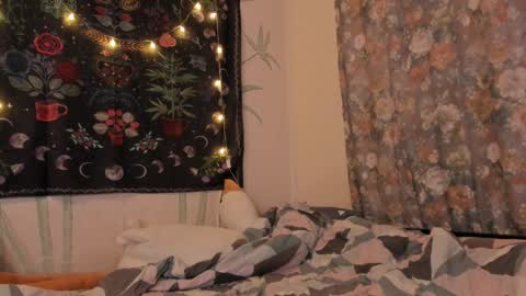 Snapshot of _caroline_coy chatting on December 13, 12:39 pm Caroline online show from December 13, 12:39 pm
