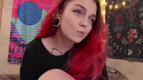 Snapshot of _caroline_coy chatting on December 6, 1:38 pm Caroline online show from December 6, 1:38 pm