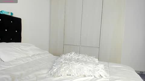 Snapshot of _cereza_ chatting on October 1, 9:13 pm Bella online show from October 1, 9:13 pm
