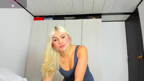 Snapshot of _cereza_ chatting on October 2, 9:35 pm Bella online show from October 2, 9:35 pm