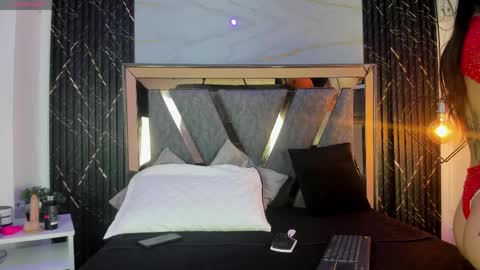 _charlotte_queen_ online show from April 4, 1:18 pm