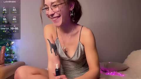 Snapshot of _cream_soda_ chatting on December 25, 7:02 pm Malina online show from December 25, 7:02 pm